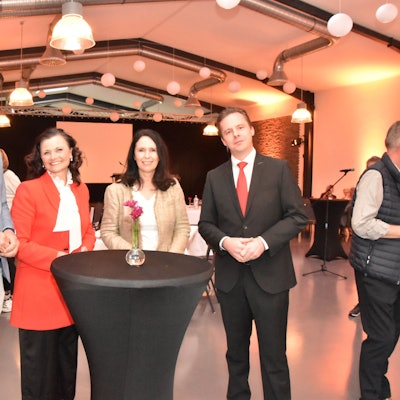 Winkelmeier-Becker mit Podium im Hintergrund