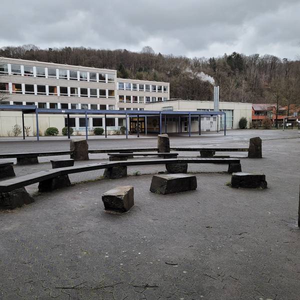 Die Gesamtschule Kürten von außen.