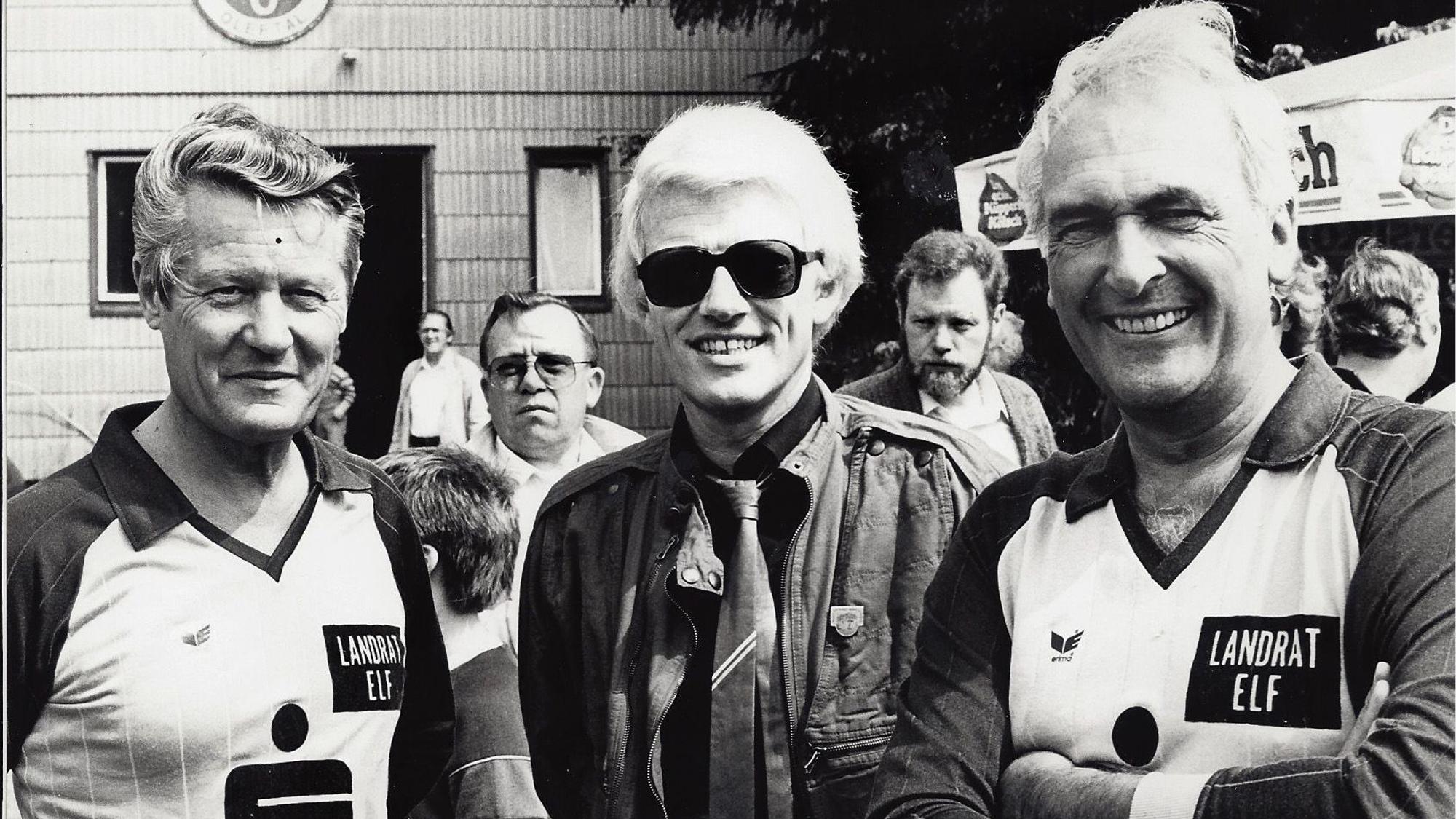 Das Foto zeigt Heino mit Landrat Josef Linden und dem Kaller Bürgermeister Werner Schumacher.