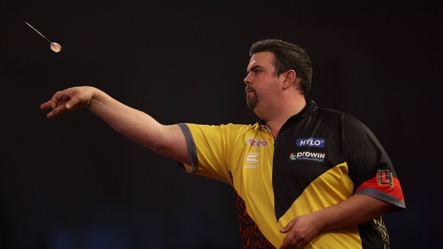 Der deutsche Darts-Profi Gabriel Clemens hat einen Krimi bei der WM in London für sich entschieden und steht erneut im Achtelfinale.