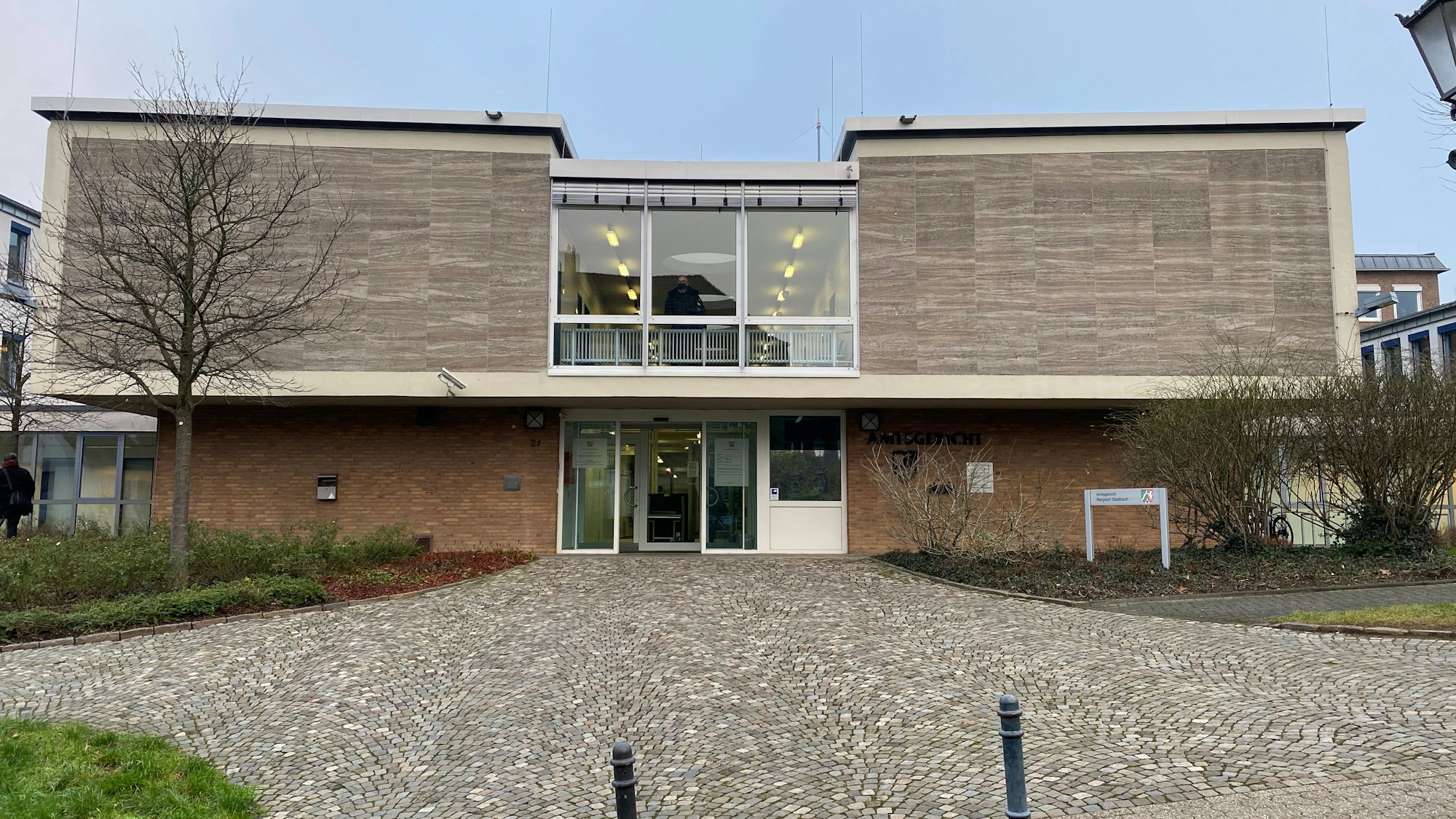 Das Amtsgericht Bergisch Gladbach liegt unterhalb von Schloss Bensberg.