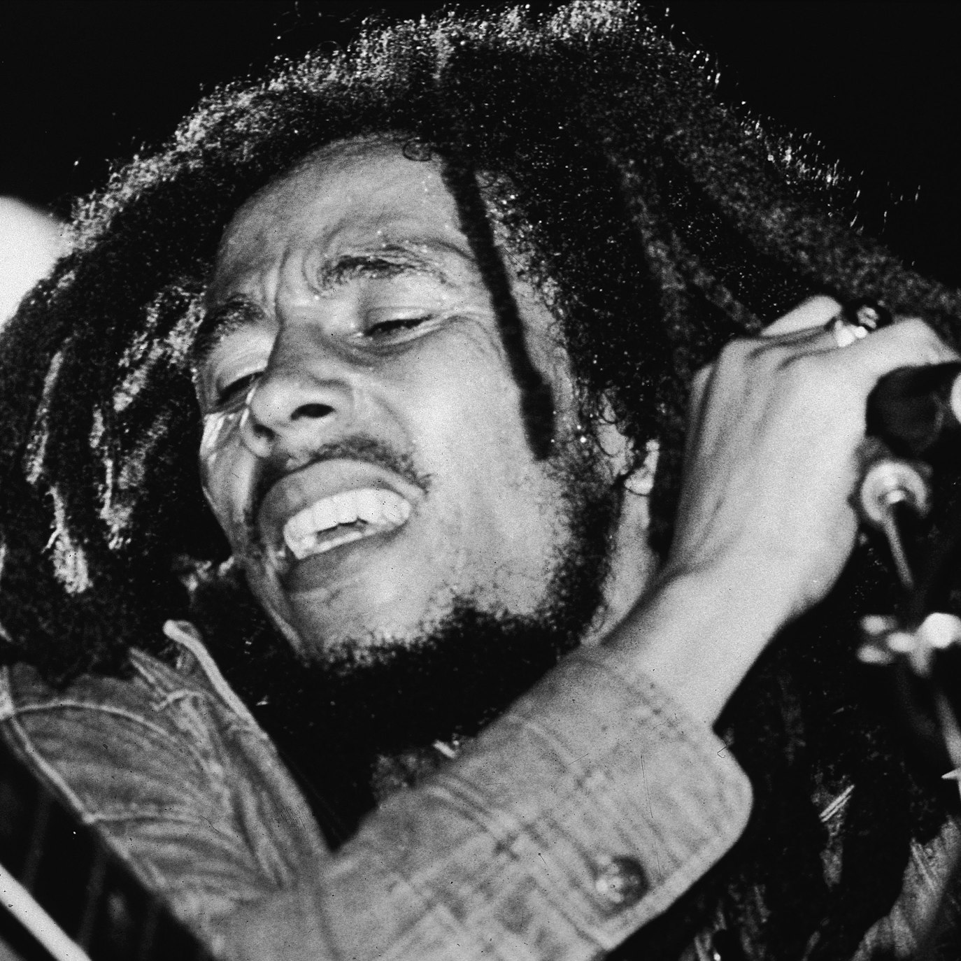 Reggae-Legende Bob Marley bei einem Auftritt.