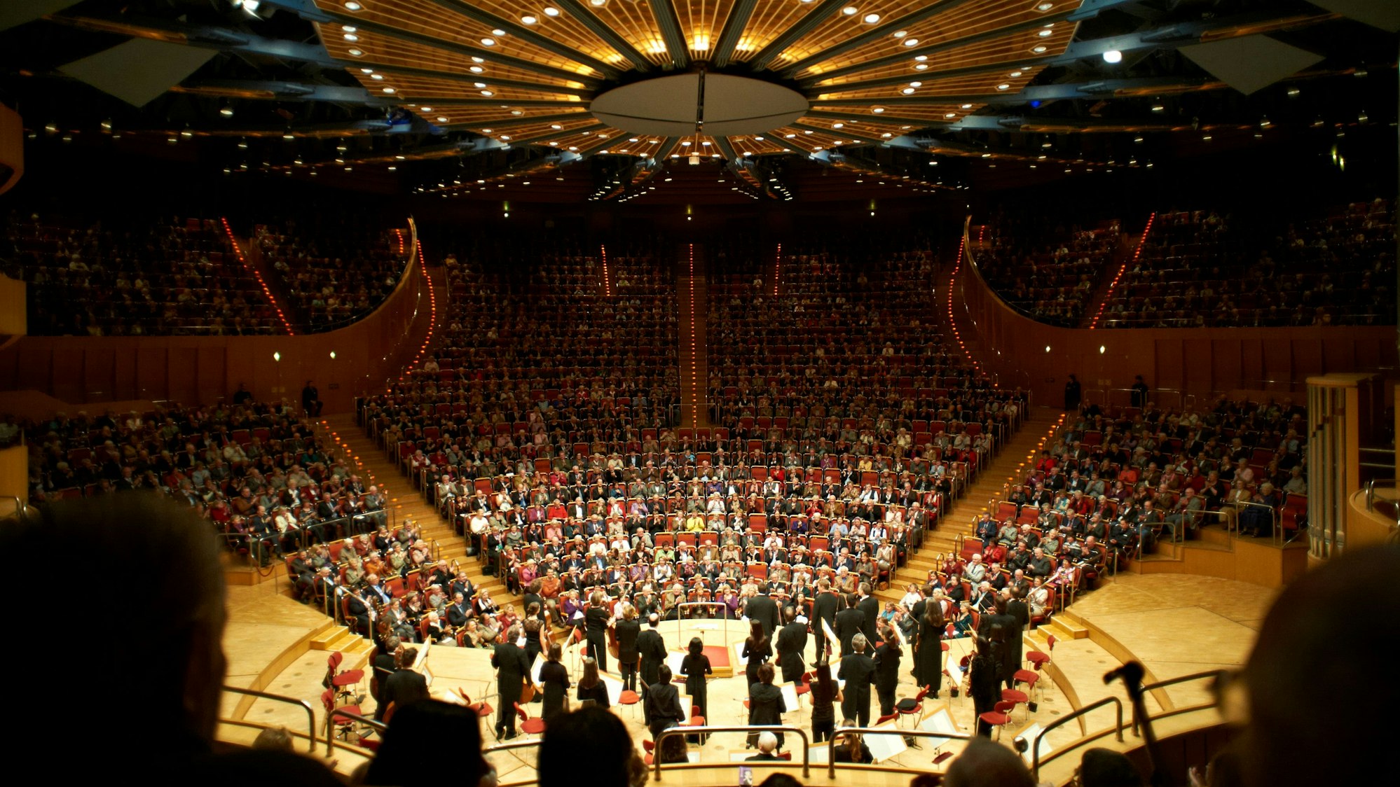 Saal der Kölner Philharmonie mit Publikum