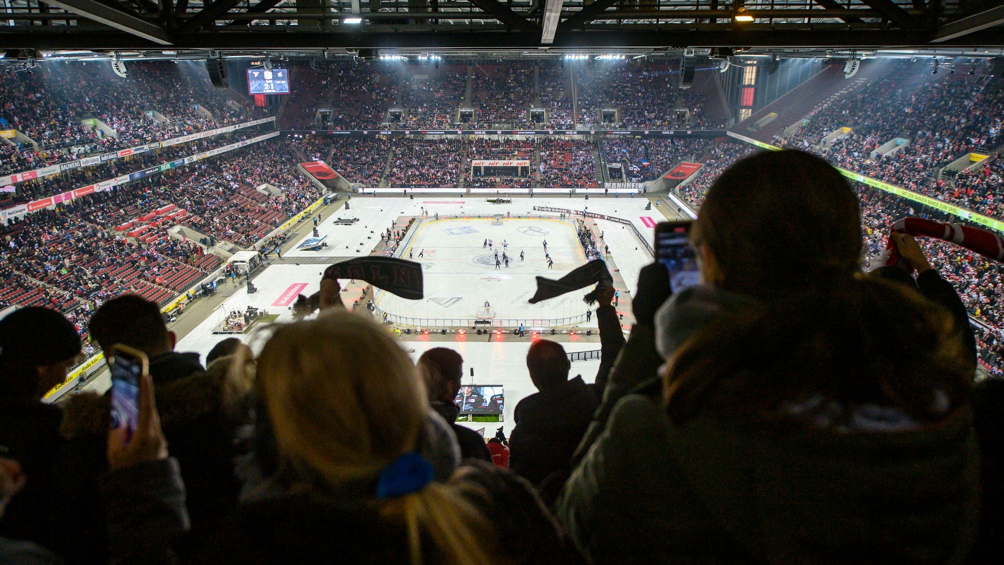 Das Winter Game der Kölner Haie im Rhein-Energie-Stadion