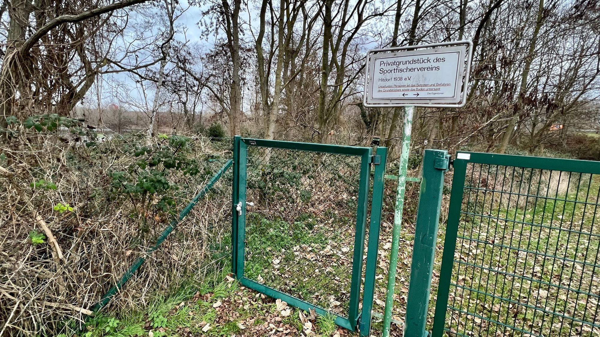 Eingangstor zum Vereinsgelände am Großen Dehlensee