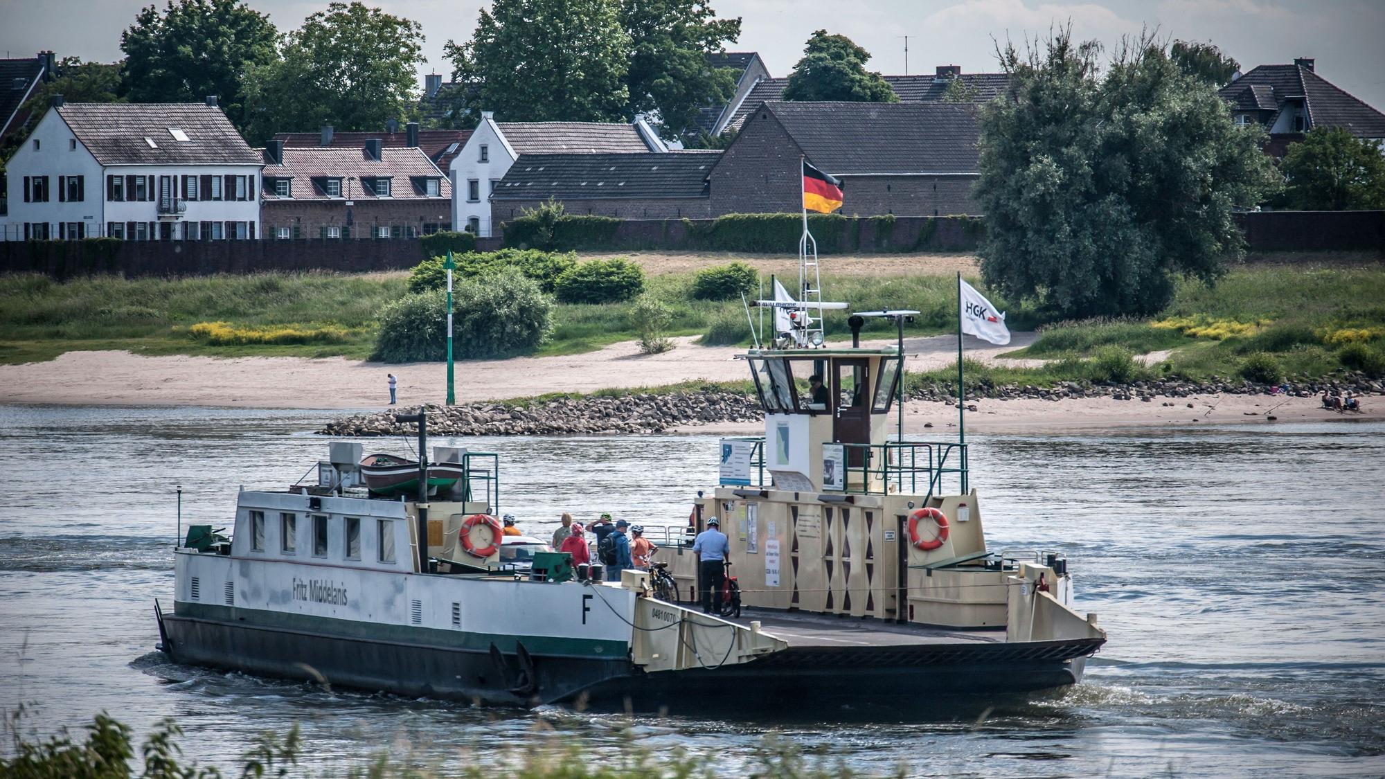 Fritz Middelanis, Abfahrt Hitdorf, Kölner Rheinufer im Hintergrund: Langel. Foto: Ralf Krieger