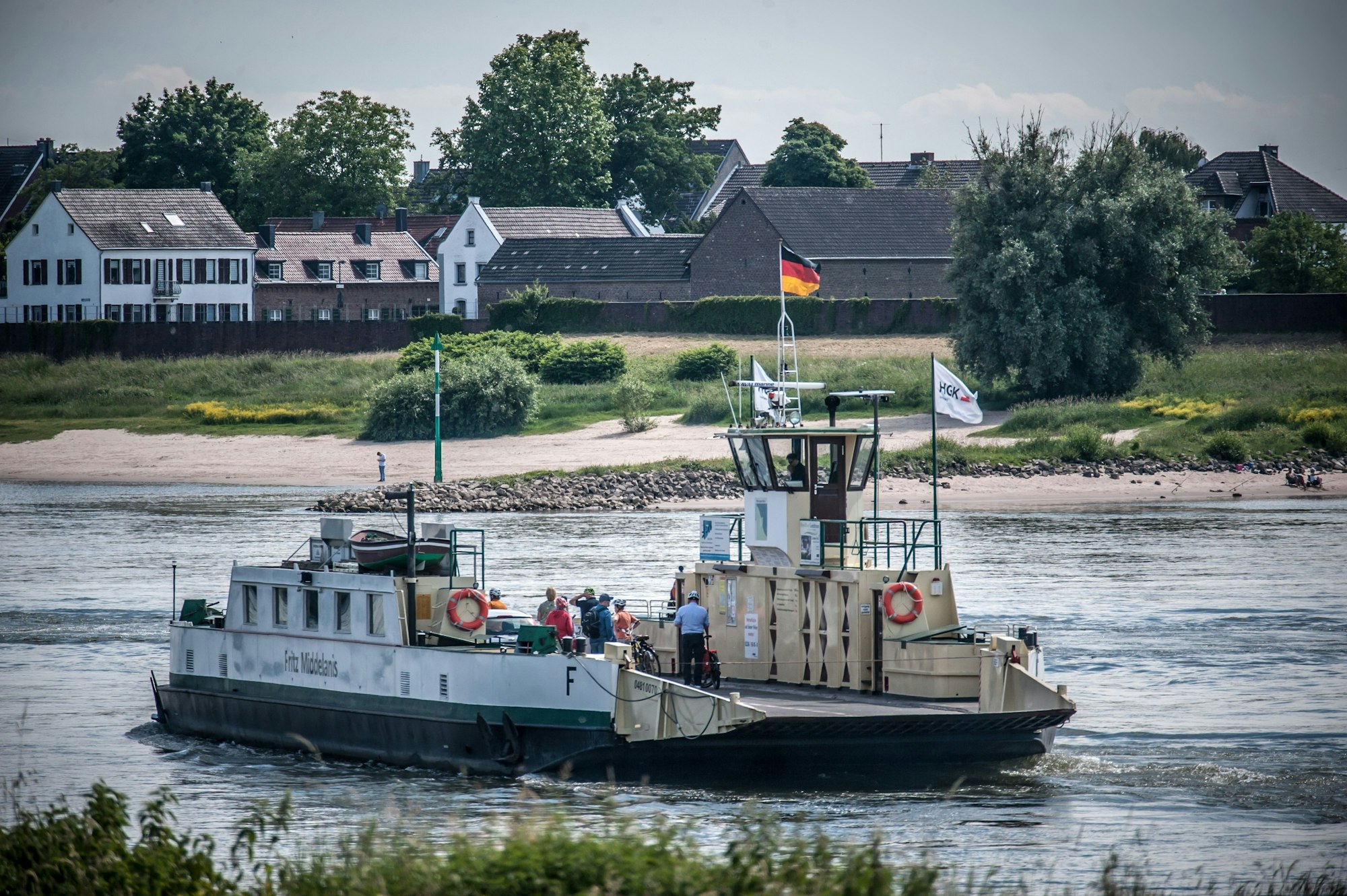 Fritz Middelanis, Abfahrt Hitdorf, Kölner Rheinufer im Hintergrund: Langel. Foto: Ralf Krieger