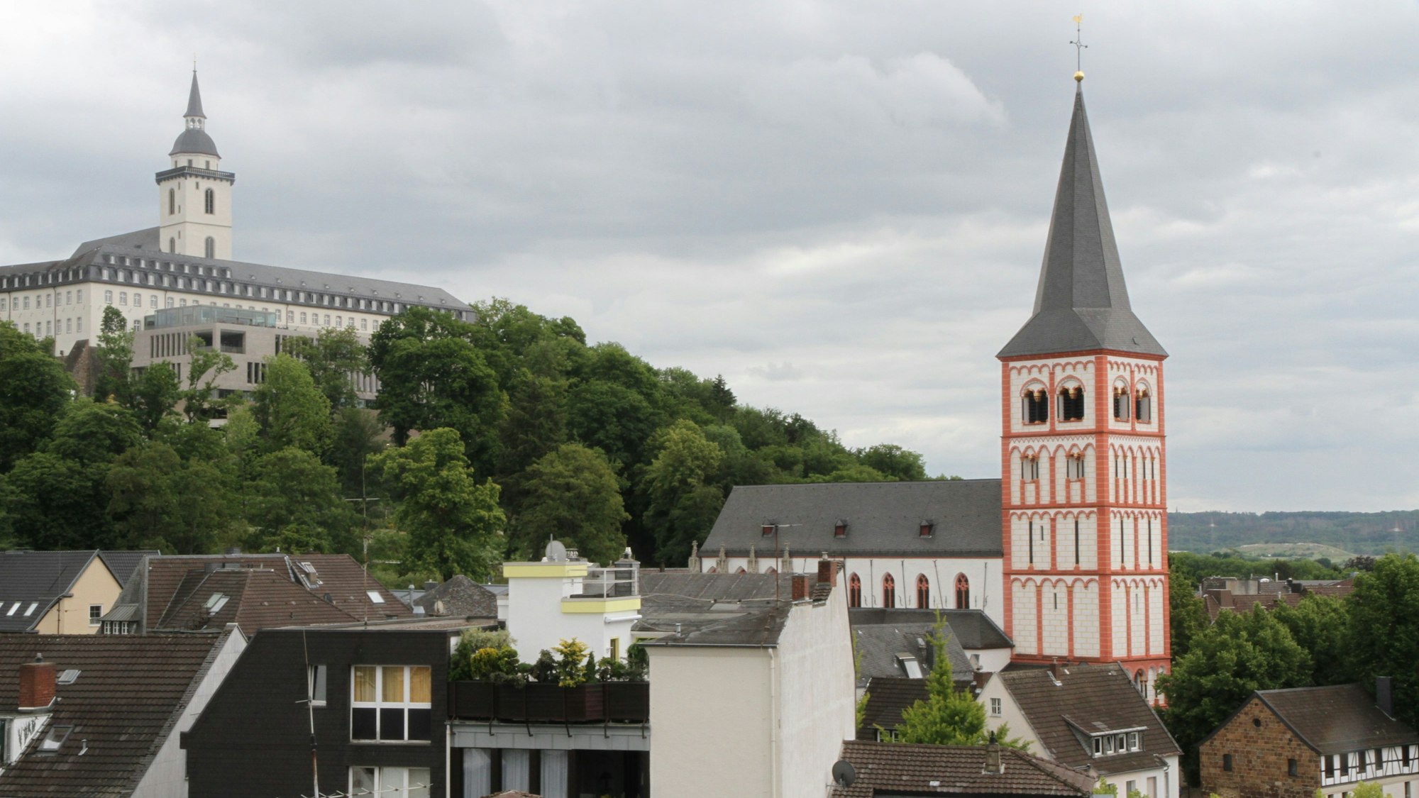 Blick auf Michaelsberg und Servatiuskirche in Siegburg