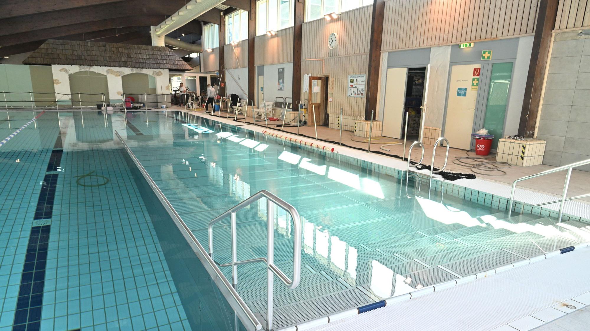 Schwimmbecken des ehemaligen Splash, einem Kürtener Hallenbad