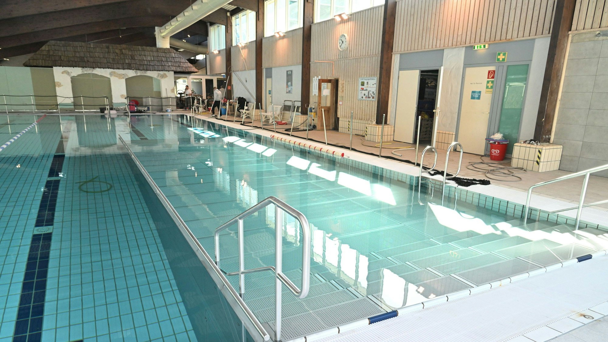 Schwimmbecken des ehemaligen Splash, einem Kürtener Hallenbad