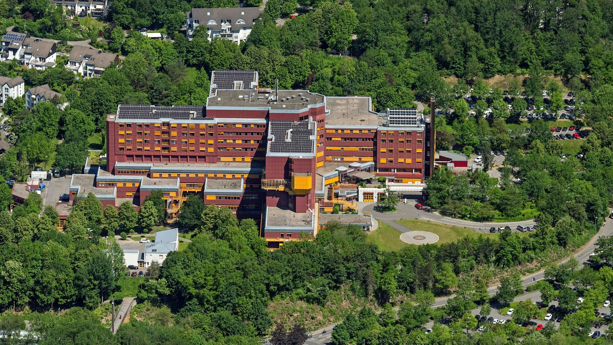 Eine Luftaufnahme des Krankenhauses in Gummersbach.