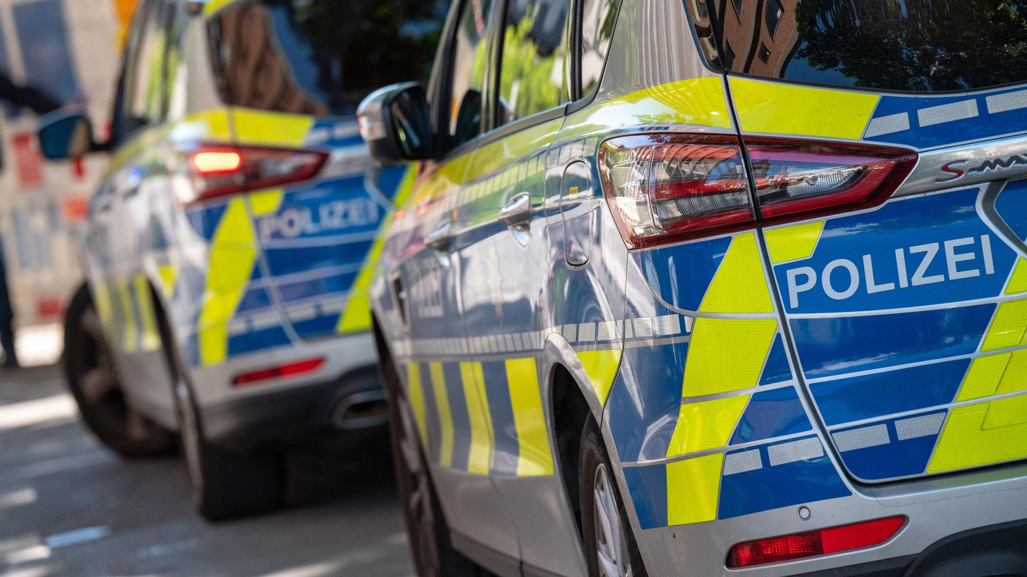 Die Polizei in Mönchengladbach konnte den mutmaßlichen Täter aufgrund der Hilfe zweiter Jugendlichen unmittelbar nach der Tat ausfindig machen, gegen ihn wird wegen Freiheitsberaubung ermittelt. (Symbolbild)