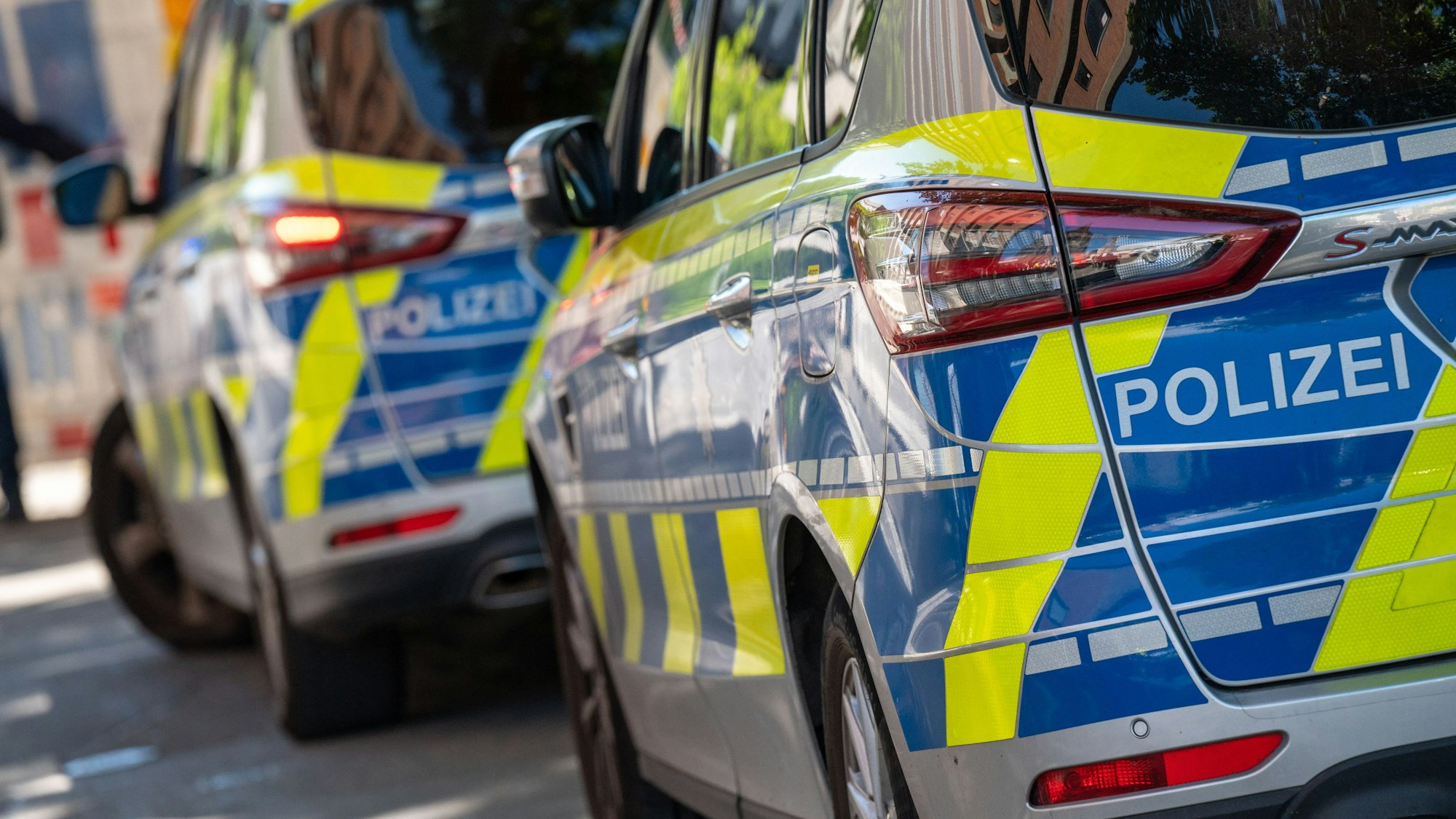 Die Polizei in Mönchengladbach konnte den mutmaßlichen Täter aufgrund der Hilfe zweiter Jugendlichen unmittelbar nach der Tat ausfindig machen, gegen ihn wird wegen Freiheitsberaubung ermittelt. (Symbolbild)