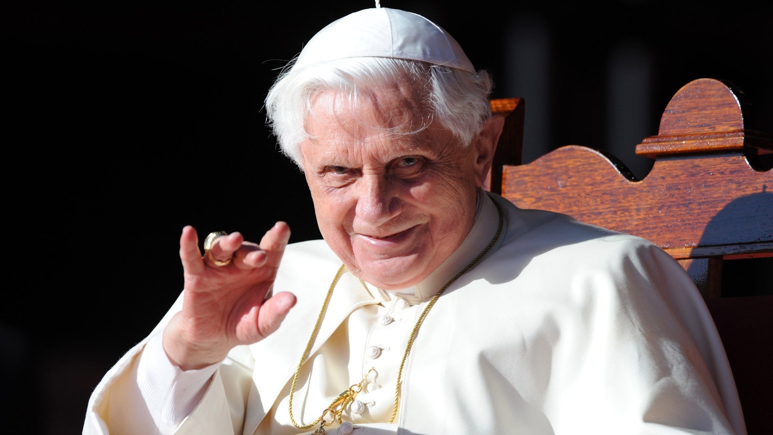 Der damalige Papst Benedikt XVI. dankt den Freiwilligen des Weltjugendtags in The Domain.