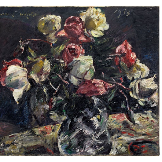 Lovis Corinths Gemälde Helle Rosen zeigt einen Blumenstrauß vor schwarzem Hintergrund.