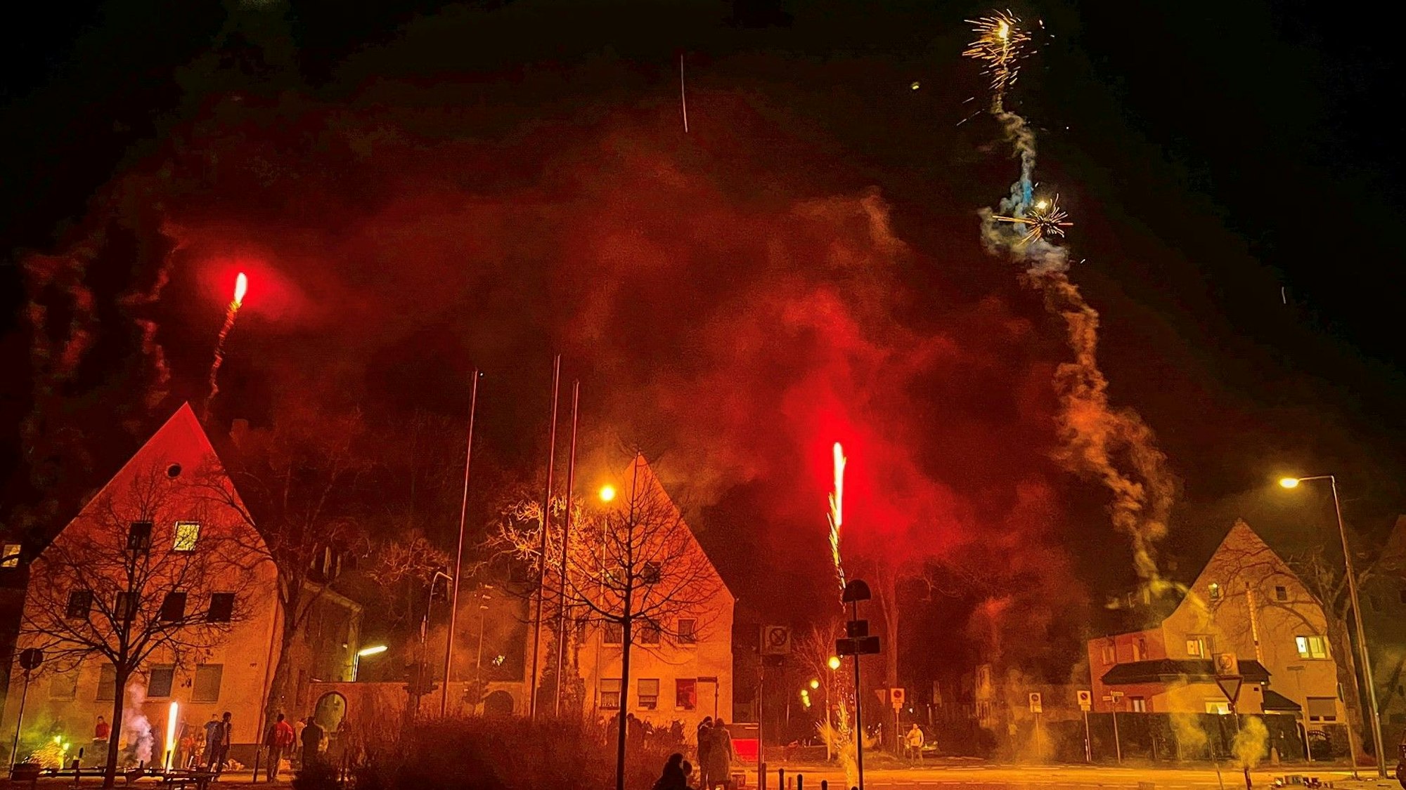 Raketen steigen in Leverkusen in den Himmel