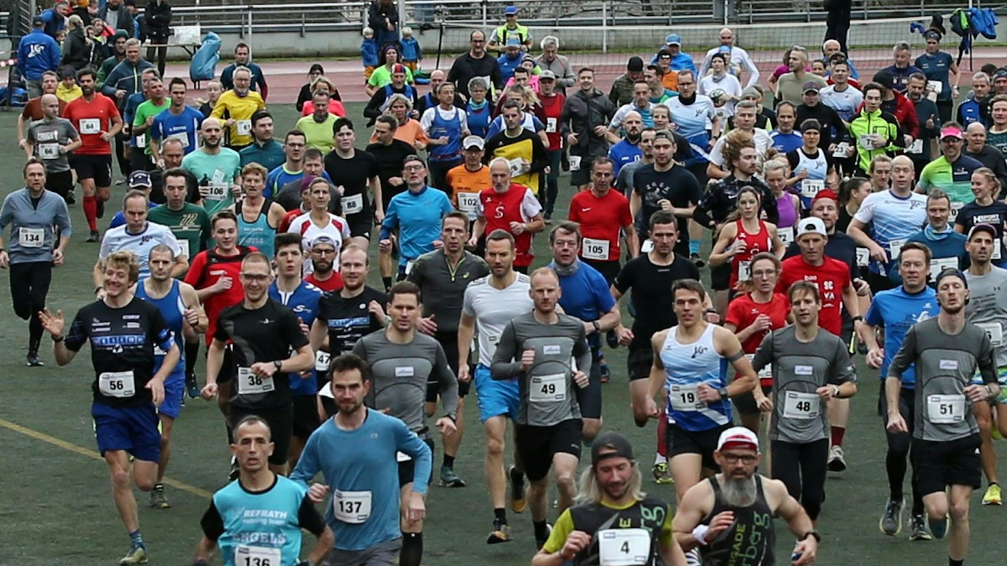 Start 10,7 Kilometer Hauptlauf.
64. Gummersbacher Silvestercrosslauf, Silvestercross.