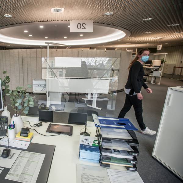 Bürgerbüro, Luminaden, ehemalige Sparkasse. Besetzte und unbesetzte Arbeitsplätze. Foto: Ralf Krieger