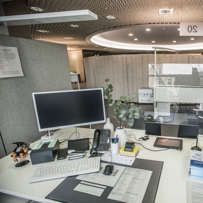 Bürgerbüro, Luminaden, ehemalige Sparkasse. Besetzte und unbesetzte Arbeitsplätze. Foto: Ralf Krieger