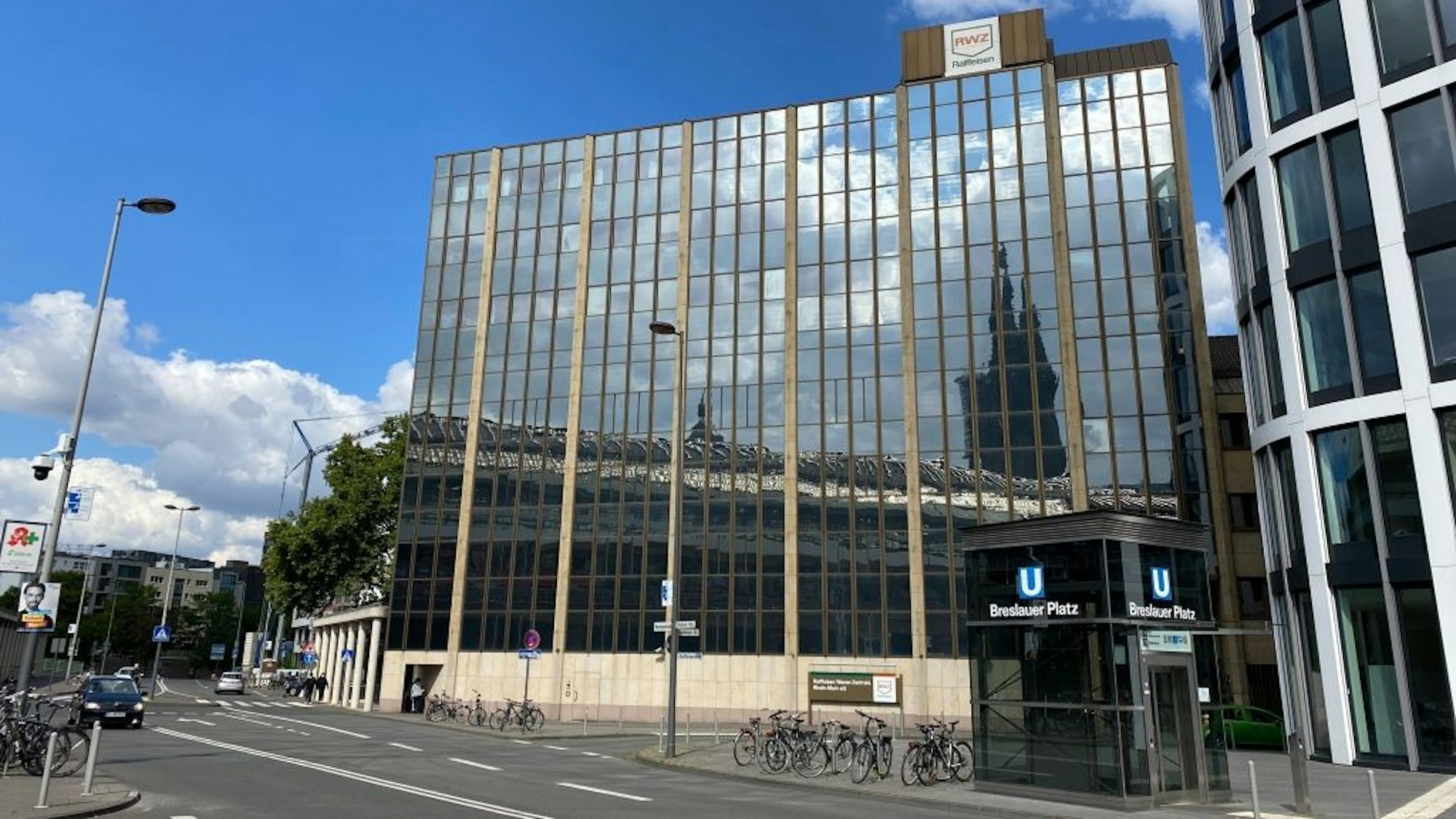 Das Bild zeigt die aktuelle RWZ-Zentrale.