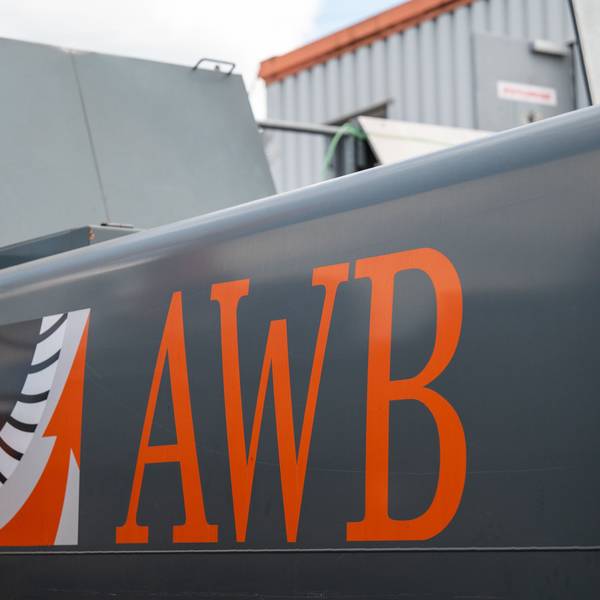 Das AWB Wertstoffcenter mit der Aufschrift AWB.