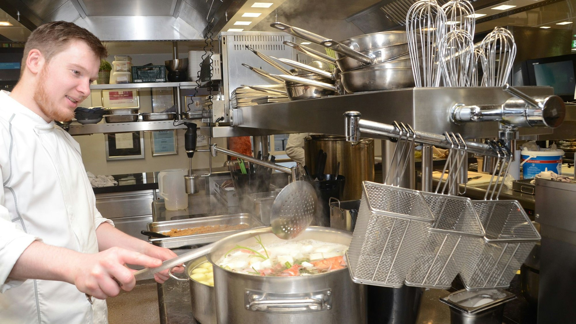 Ein Blick in die Küche des Restaurants Le Gourmet im Clostermanns Hof in Niederkassel-Uckendorf