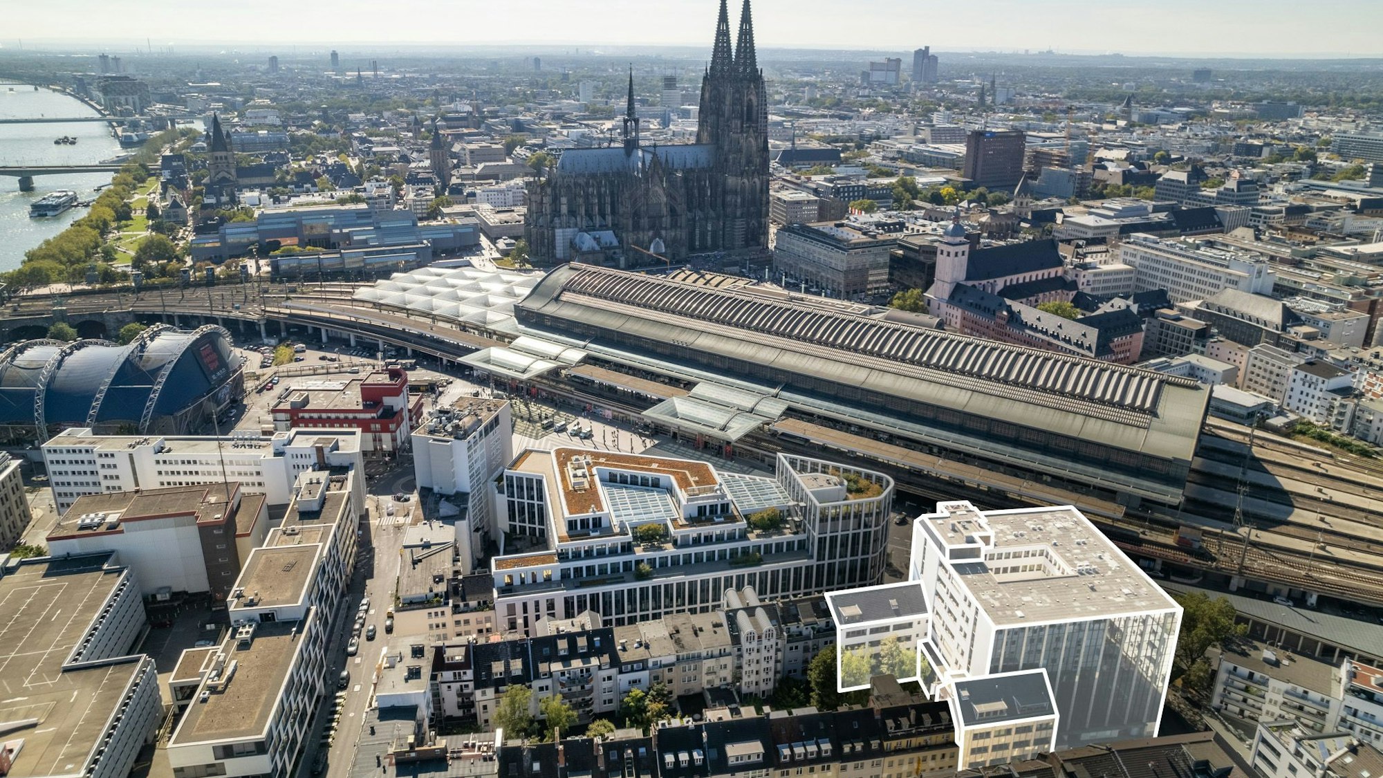Das Bild zeigt die Vogelperspektive auf Hauptbahnhof und Umgebung. Darauf ist der Standort des Bunkers hervorgehoben.