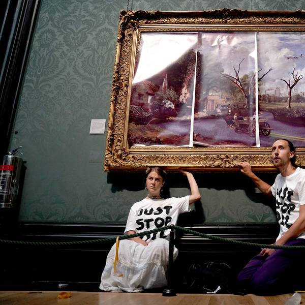 Klimaaktivisten der Organisation Just Stop Oil haben ihre Hände an den Rahmen des Gemäldes «The Hay Wain» von John Constable aus dem Jahr 1821 geklebt.