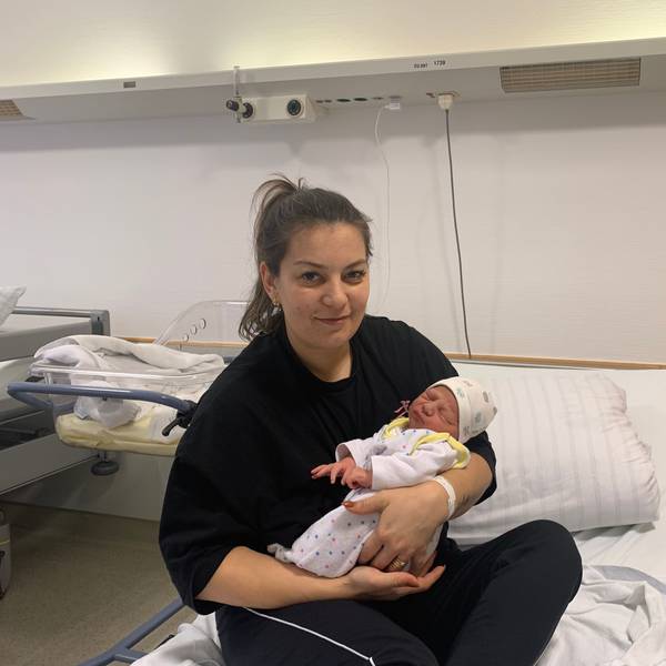 Mutter Irina und Neujahrsbaby Dominic