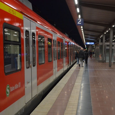 Eine Regionalbahn am Bahnhof Siegburg.