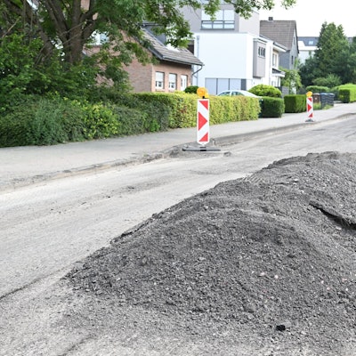 Das Foto zeigt die Sanierung der Landstraße bei Herkenrath.