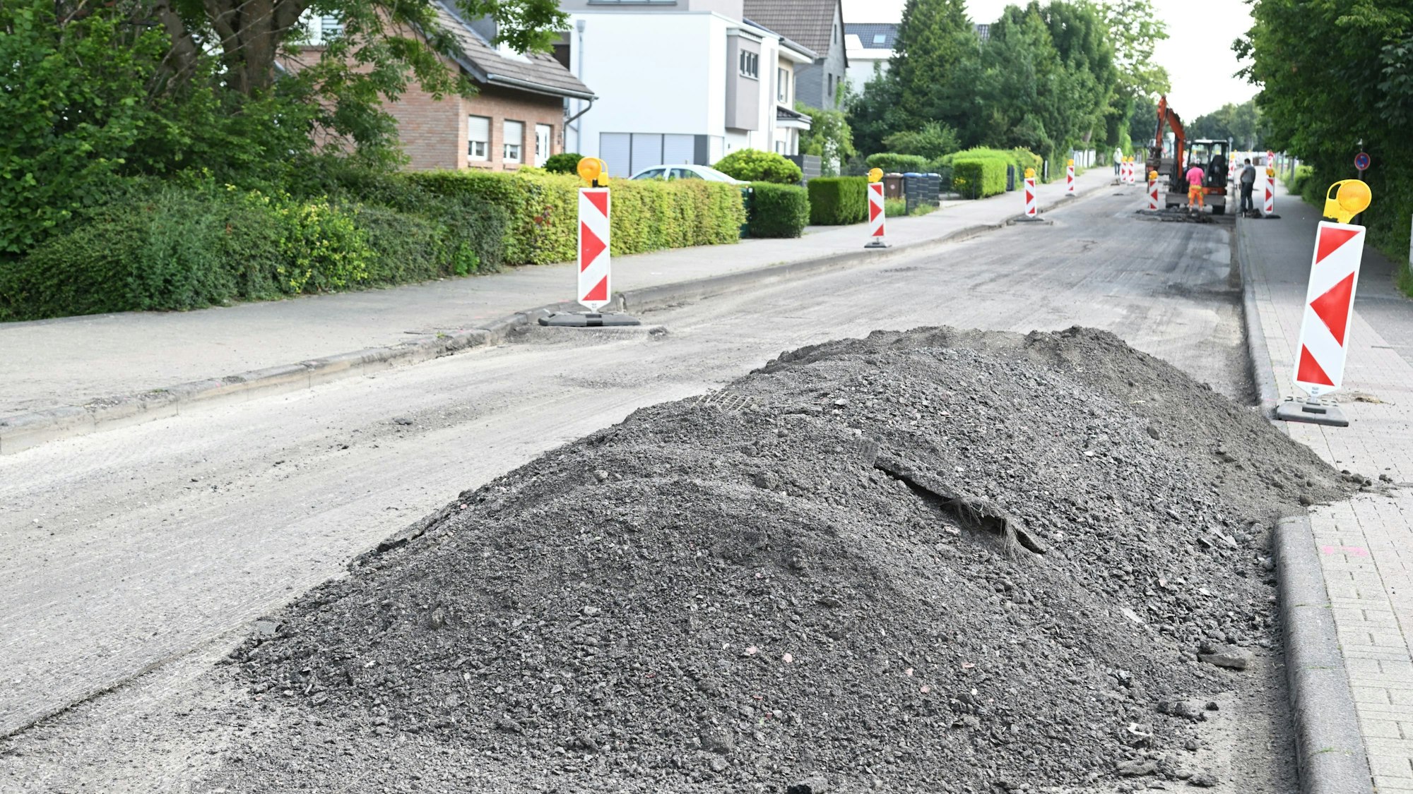 Das Foto zeigt die Sanierung der Landstraße bei Herkenrath.