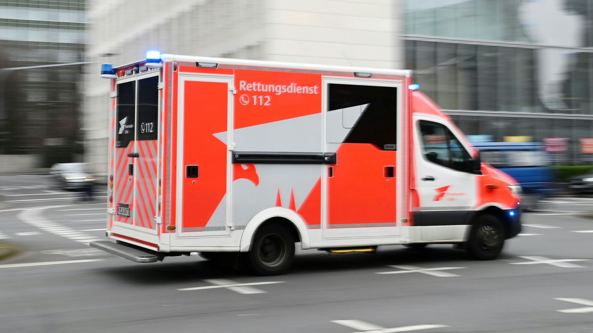 24.01.2022 Köln.
Einsatzfahrzeuge Notarzt und Rettungsdienst.