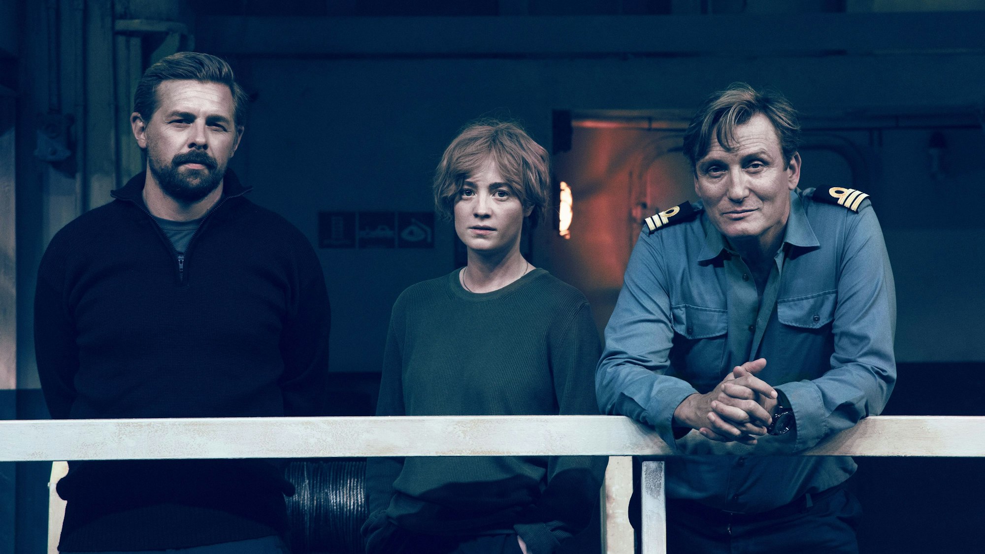 Klaas Heufer-Umlauf, l.), Leonie Benesch und Oliver Masucci bei den Dreharbeiten zur ZDF-Verfilmung des Bestsellers „Der Schwarm“.