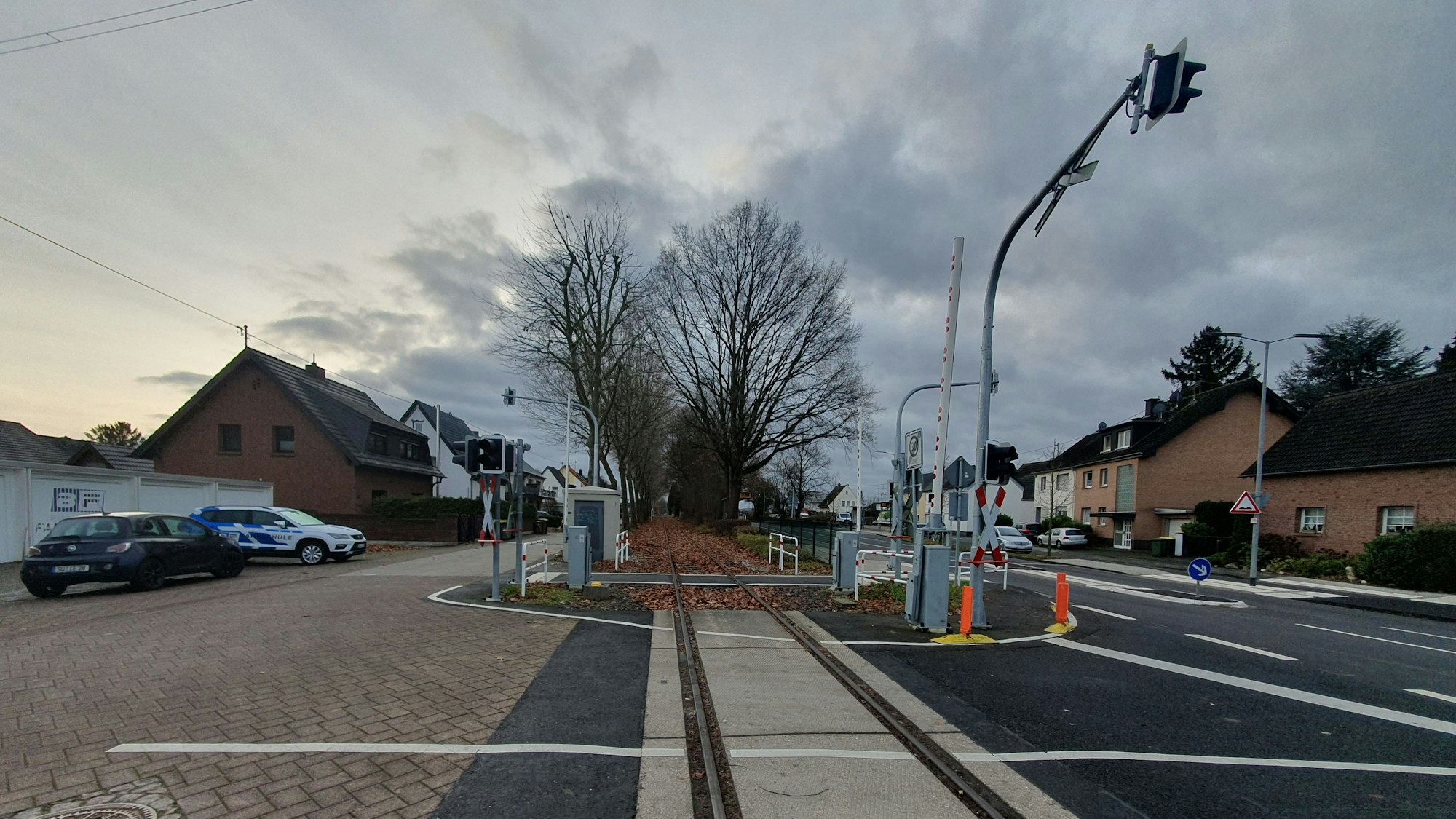 Ein Blick auf die Niederkasseler Straße, auf der die Linie 17 fahren soll.