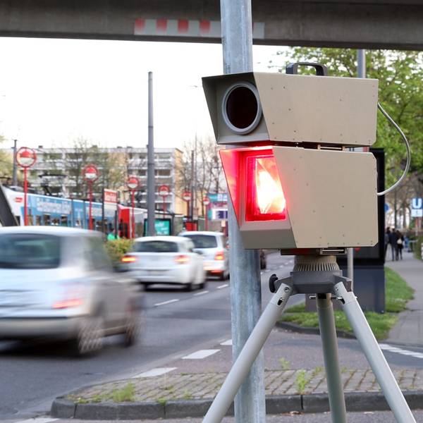 Ein Blitzer an einer Kölner Straße (Symbolbild)