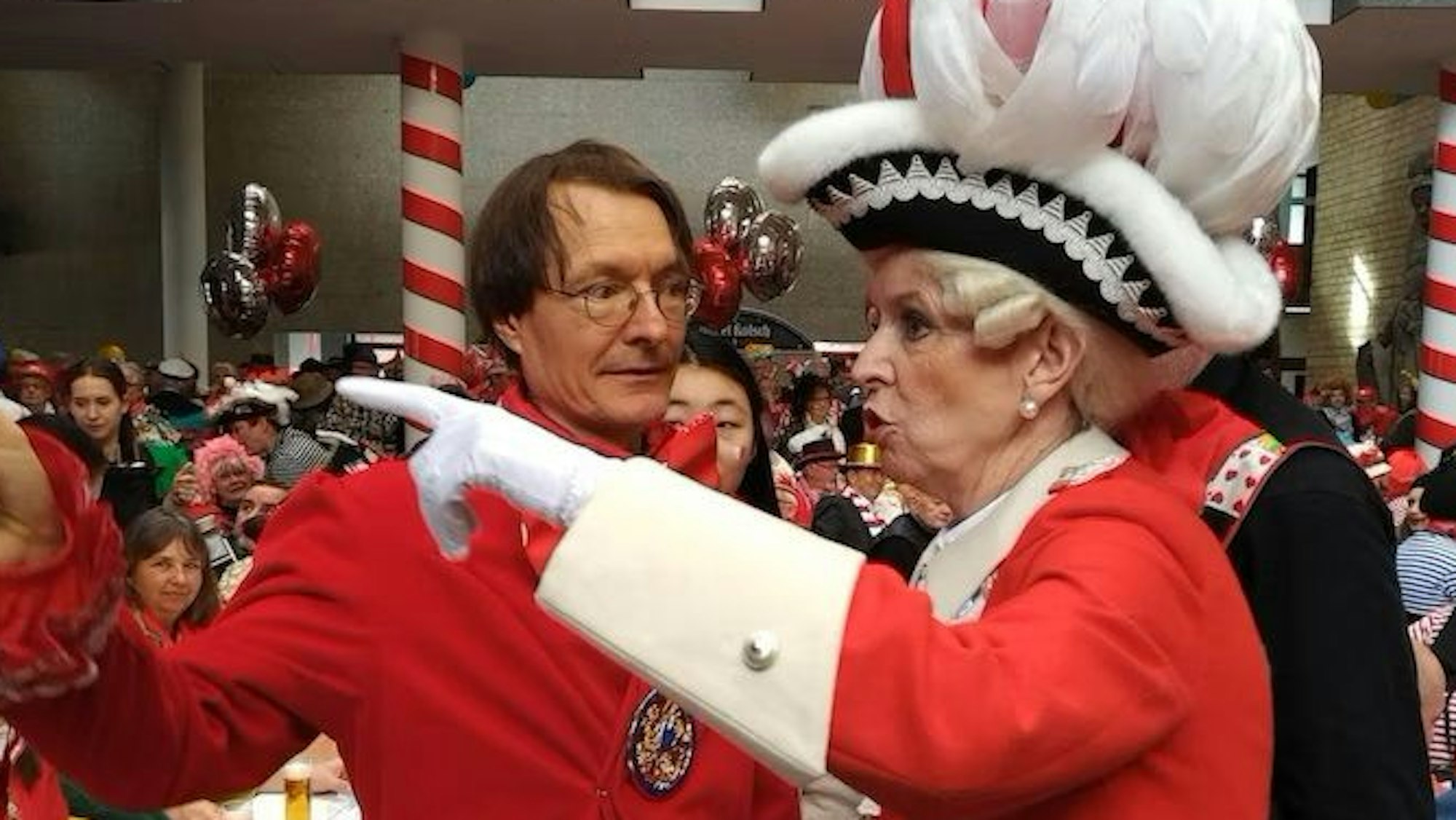 SPD-Gesundheitsminister Karl Lauterbach und Kölns Oberbürgermeisterin Henriette Reker beim Rosenmontagsempfang im Historischen Rathaus im Jahr 2019.