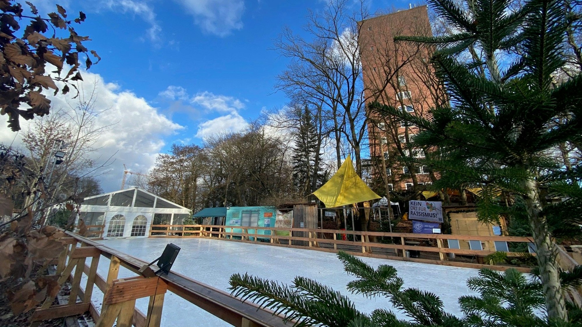 Die Schlittschuhbahn auf dem Brühler Erlebnismarkt.