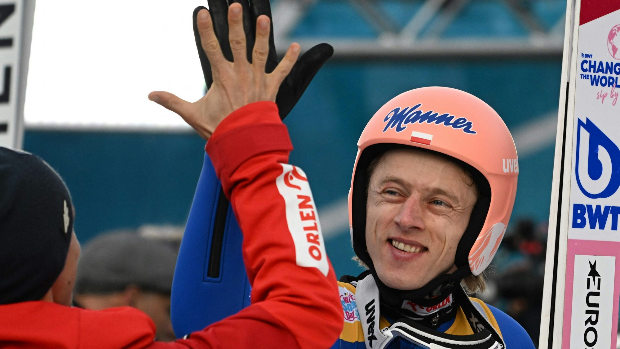 Nach zwei Siegen von Halvor Egner Granerud bei den beiden Springen in Deutschland wurde der Norweger diesmal von Dawid Kubacki geschlagen.