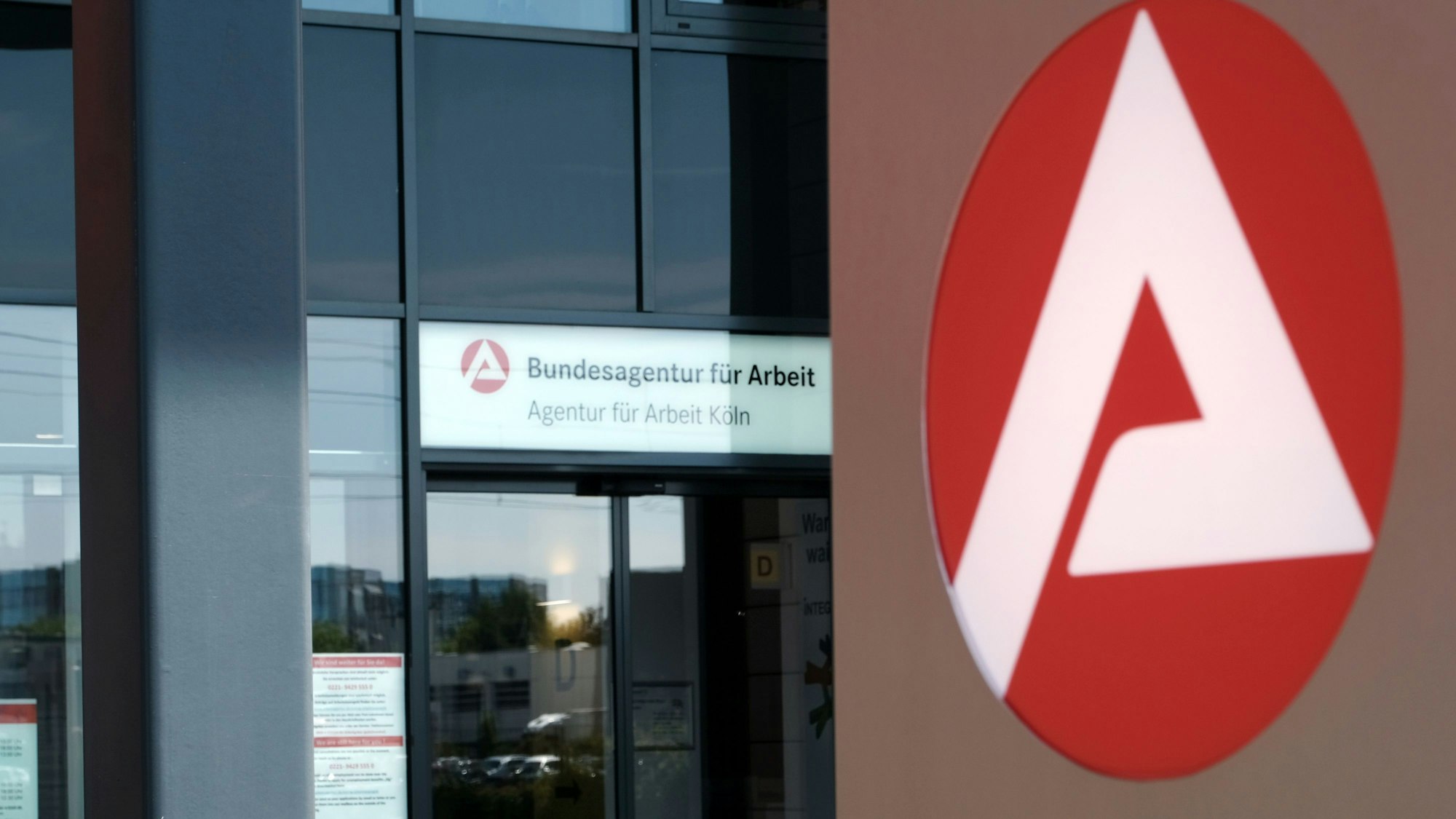 Das Foto zeigt die Agentur für Arbeit im Mai 2020 in Köln. Die Experten und Expertinnen der Agentur für Arbeit weisen auf weniger Langzeitarbeitslose im Agenturbezirk Bonn/Rhein-Sieg hin.