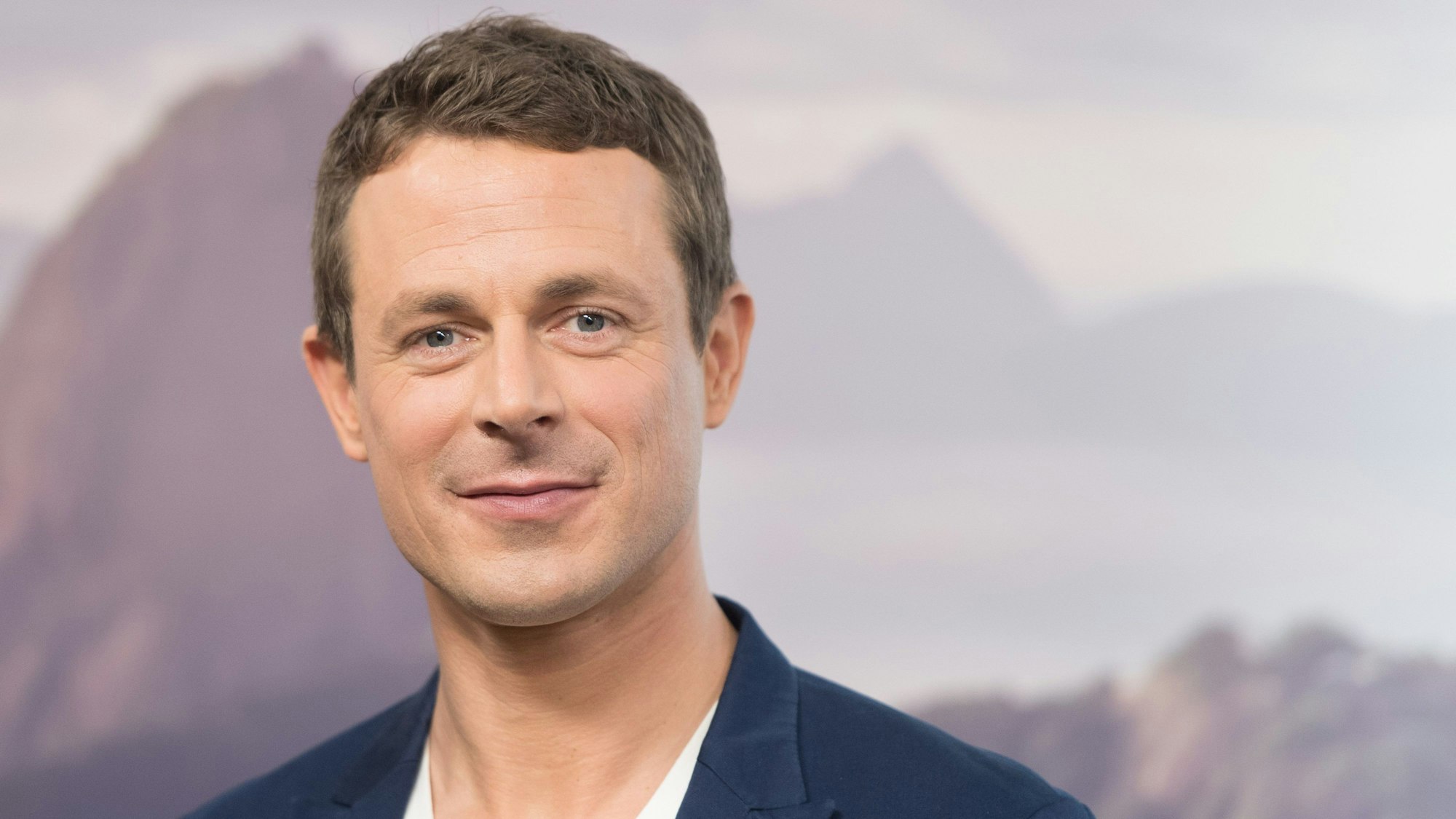 Alexander Bommes führt seit Jahren durch die ARD-Quizsendung „Gefragt - Gejagt“.