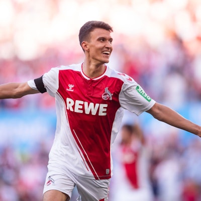 Kölns Mittelfeldspieler Dejan Ljubicic jubelt in der Saison 2022/23 über eines seiner Tore.
