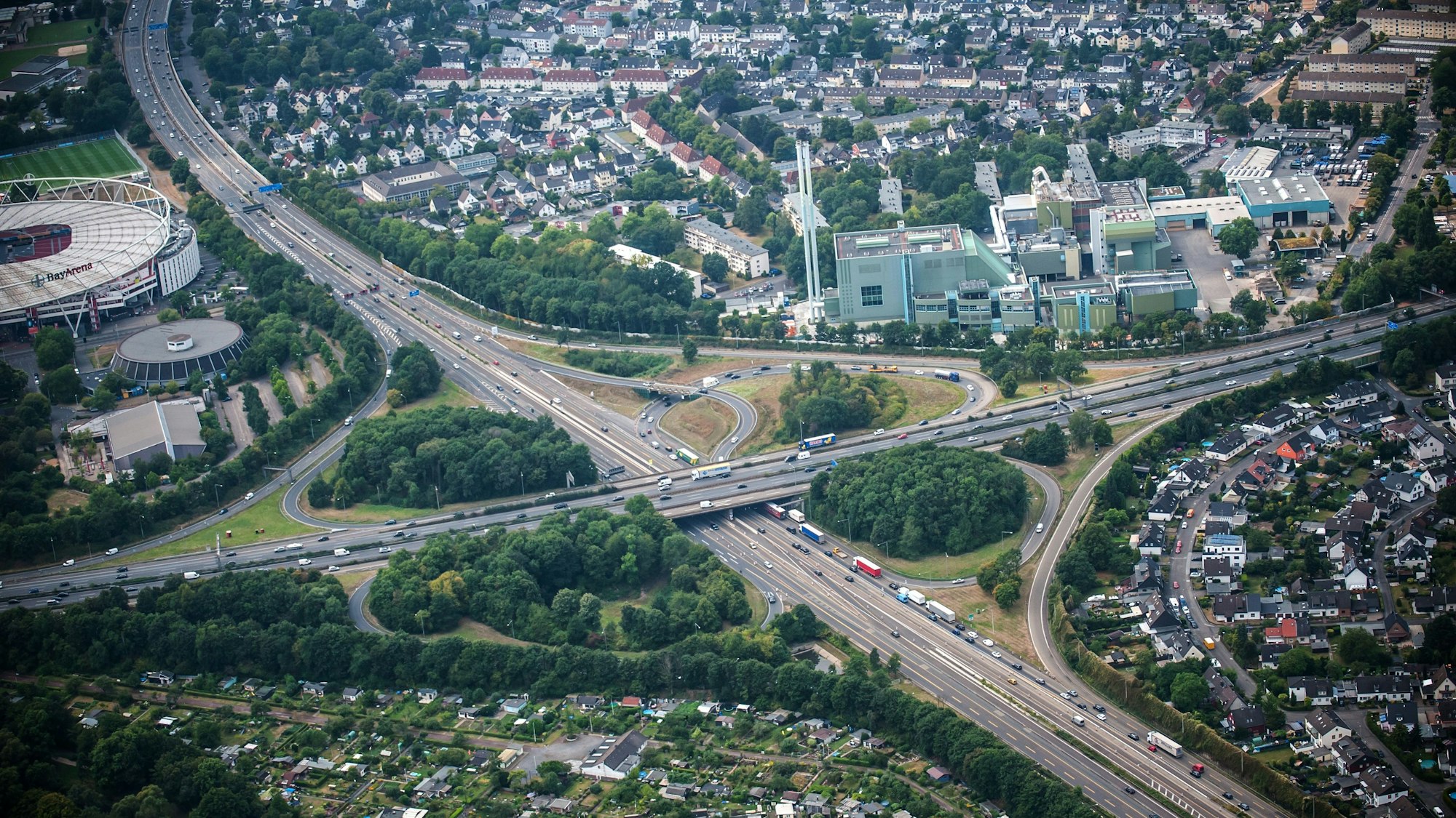 Das Autobahnkreuz Leverkusen mit der A1 und der A3