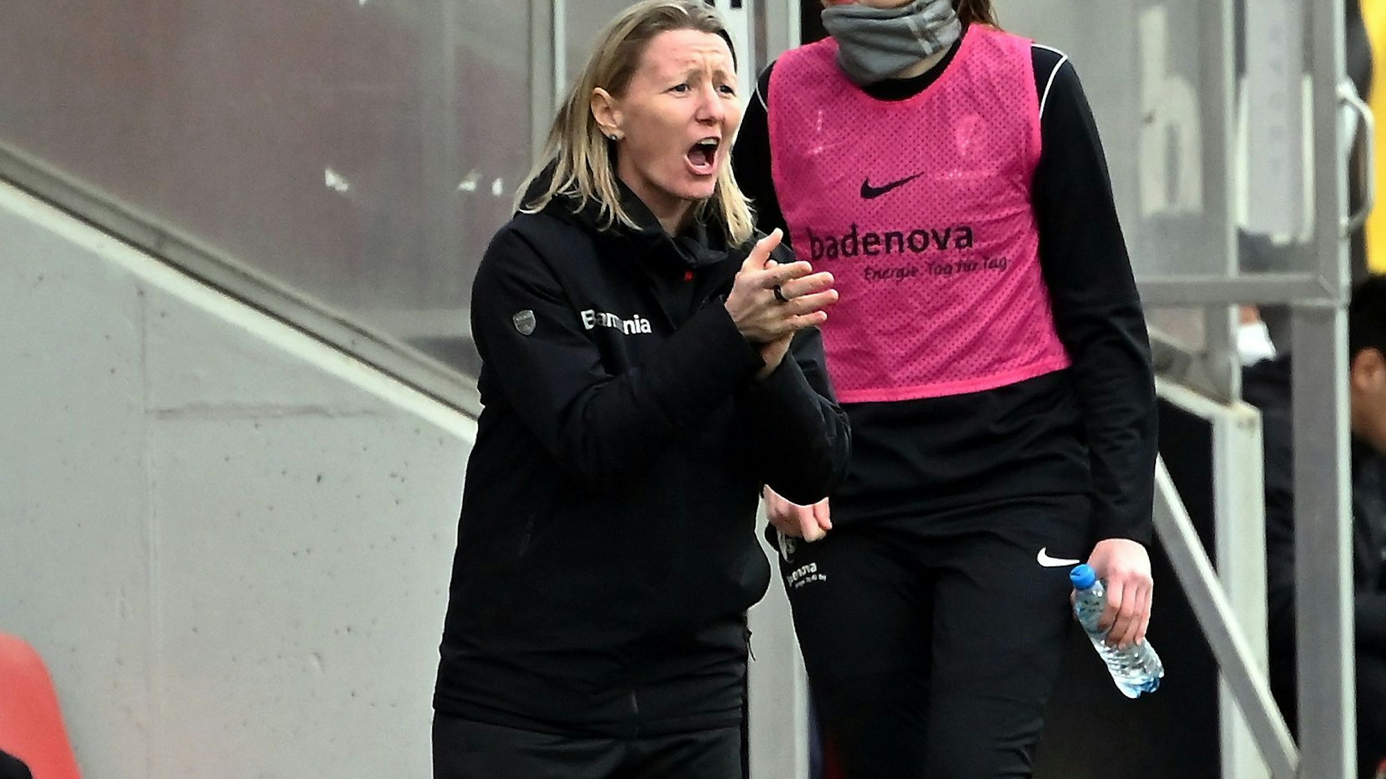 20.03.2022, Fussball-Bayer-Freiburg
Trainerin: Jacqueline Dünker (Bayer)
Foto: Uli Herhaus