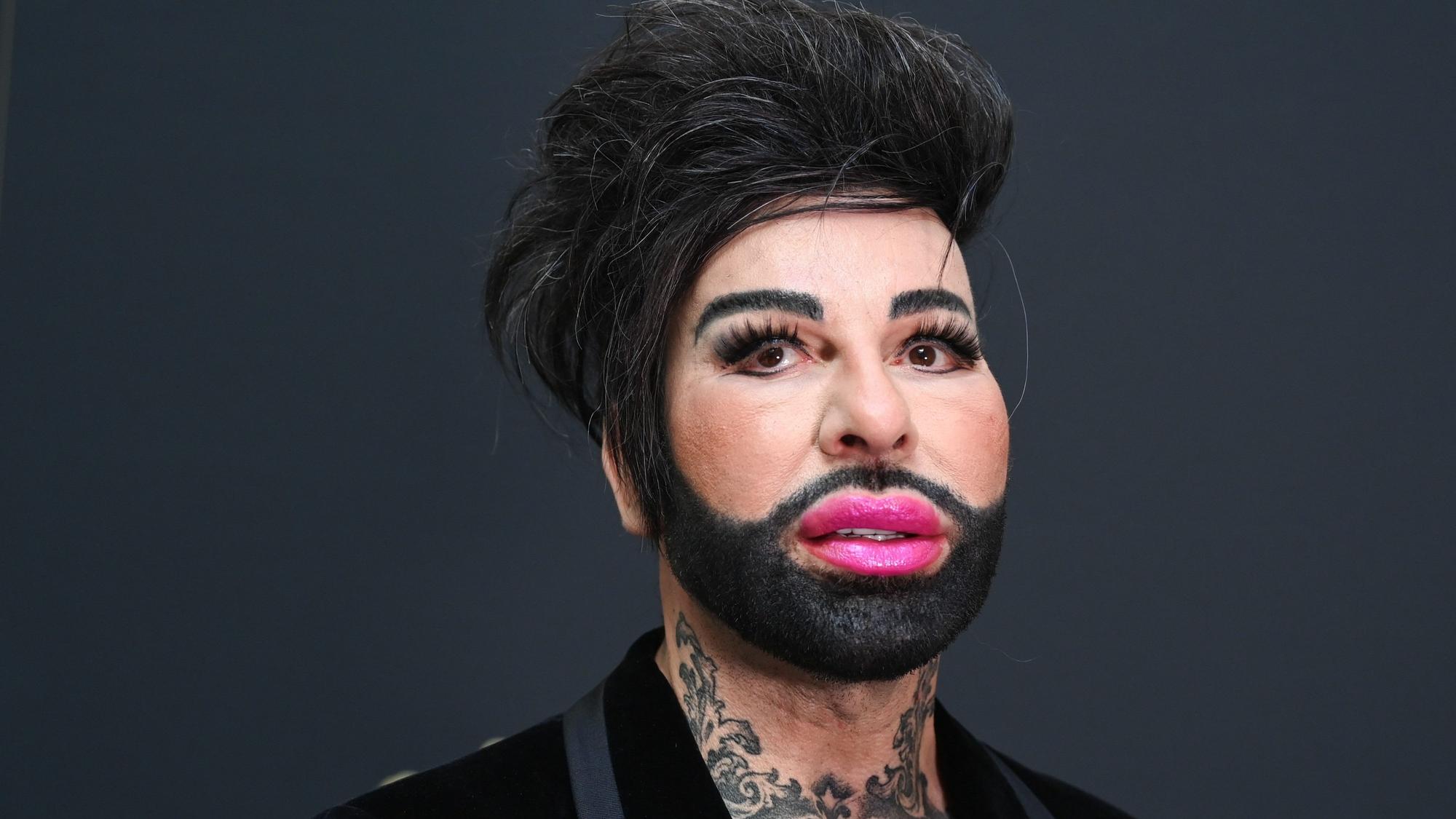 Modedesigner Harald Glööckler zeigt sich bei der Präsentation seiner Lifestyle Kollektion „Teuber by Harald Glööckler“ im Rahmen der Berlin Fashion Week.