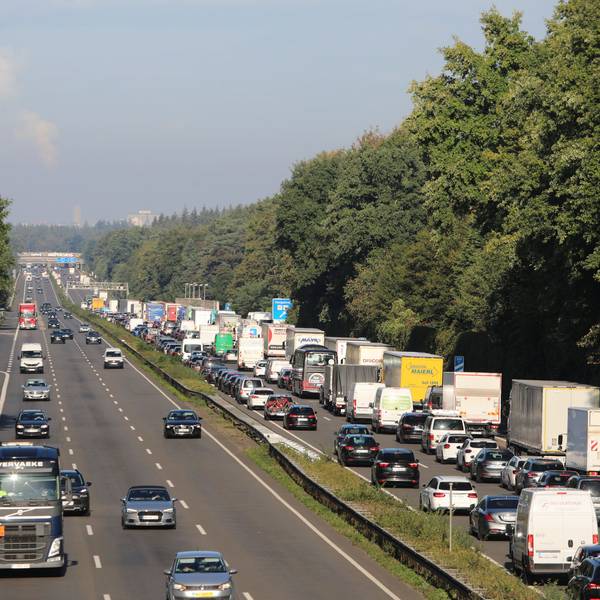 Stau auf der Autobahn 3 bei Rösrath.