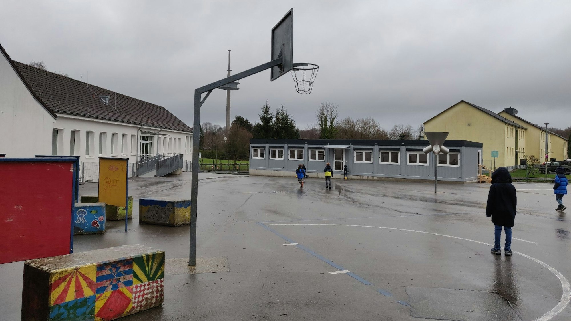 Der Schulhof der Gemeinschaftsgrundschule Witzhelden (Archivfoto).