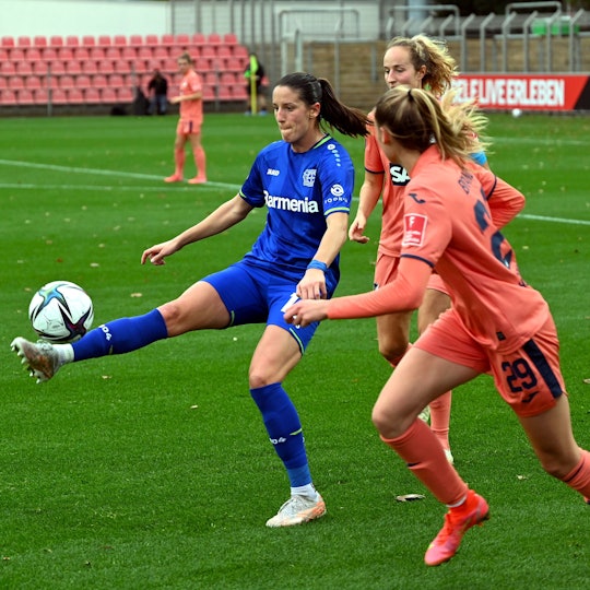 Fußball
Pokal  Frauen
Bayer 04 Leverkusen - Hoffenheim
links: Milena Nikolic (Bayer)
Foto: Uli Herhaus