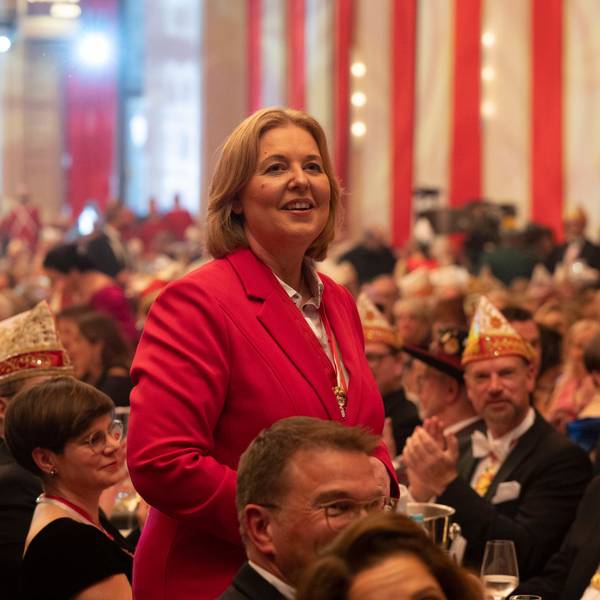 Bundestagspräsidentin Bärbel Bas bei der Prinzenproklamation Kölner Dreigestirn im Gürzenich