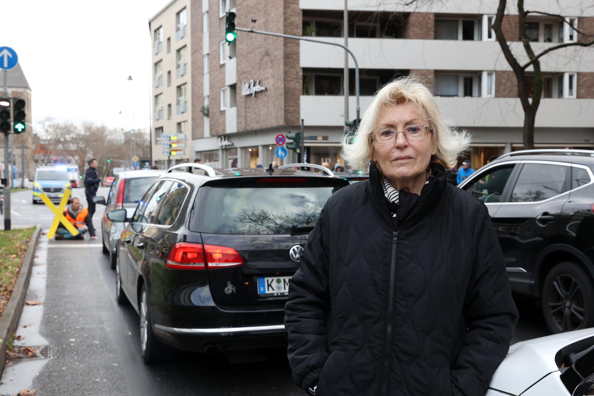 Sonja Geilen steht wegen der Demo im Stau.